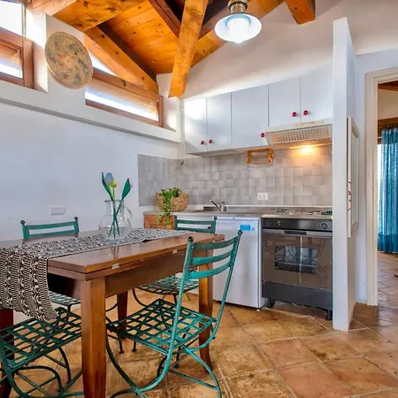 Isa - 4 Beds In Just 150 Mt From The Sea *