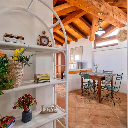 Isa - 4 Beds In Just 150 Mt From The Sea Apartament