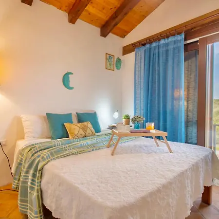 Isa - 4 Beds In Just 150 Mt From The Sea